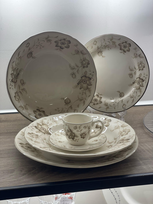 Set piatti 49 pezzi beige - Livellara