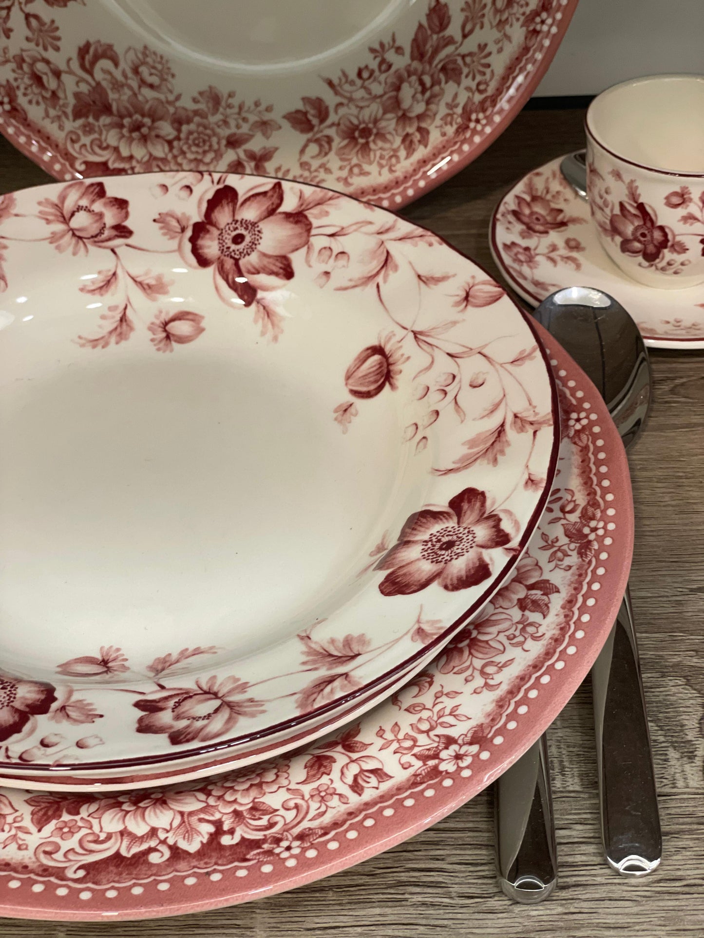 Servizio piatti London calling rose 49 pezzi - Livellara