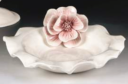 Vassoio smerlato con camelia rosso - Dea Capodimonte