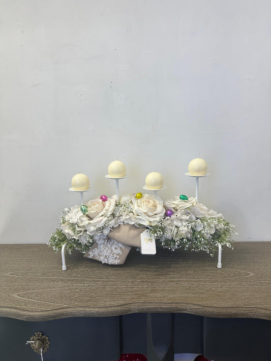 Centro tavola floreale pasquale con candele